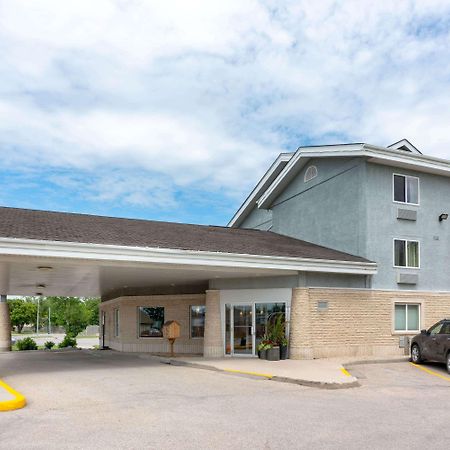 Super 8 By Wyndham Winnipeg West Luaran gambar
