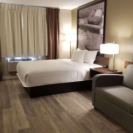 Super 8 By Wyndham Winnipeg West Luaran gambar