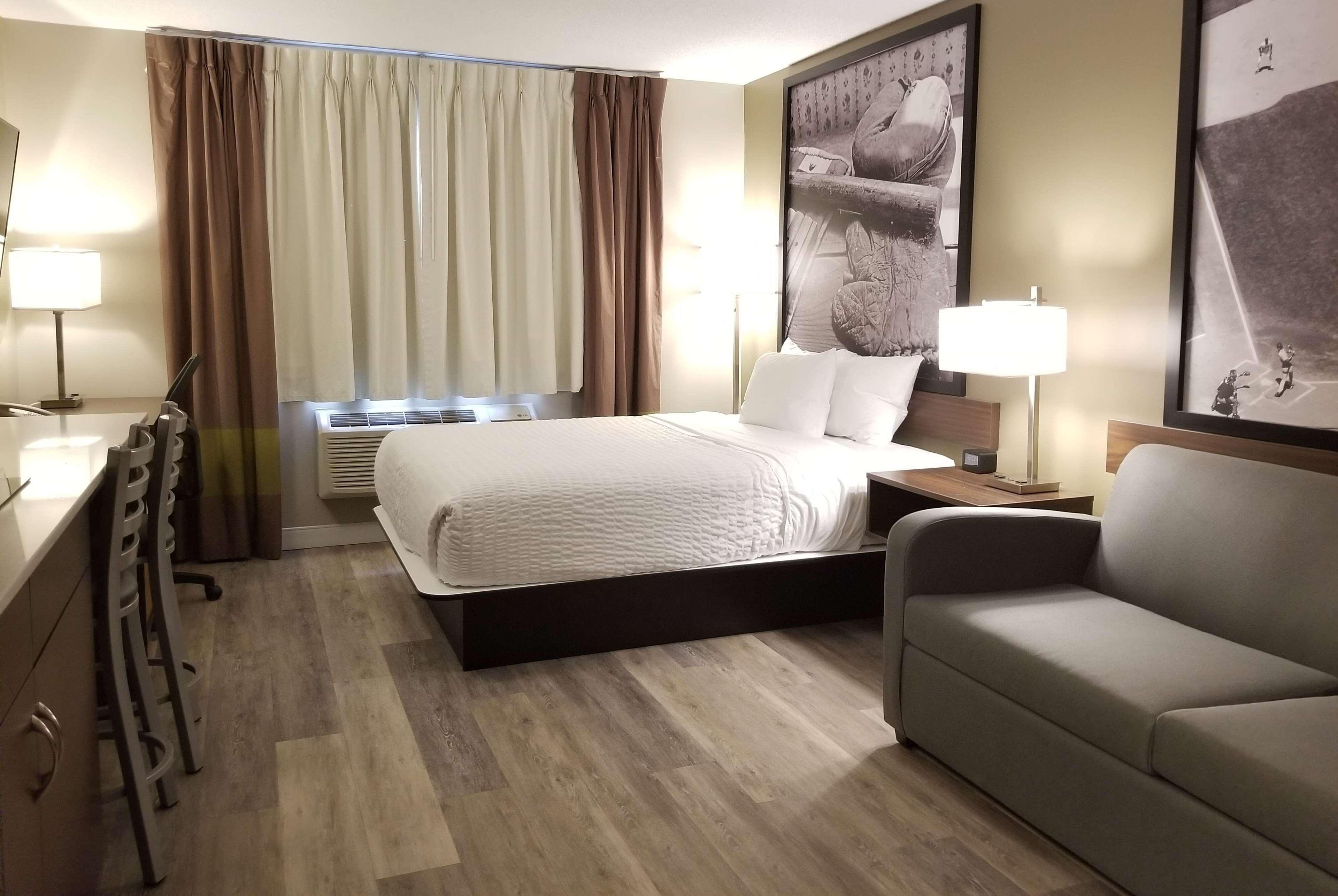 Super 8 By Wyndham Winnipeg West Luaran gambar
