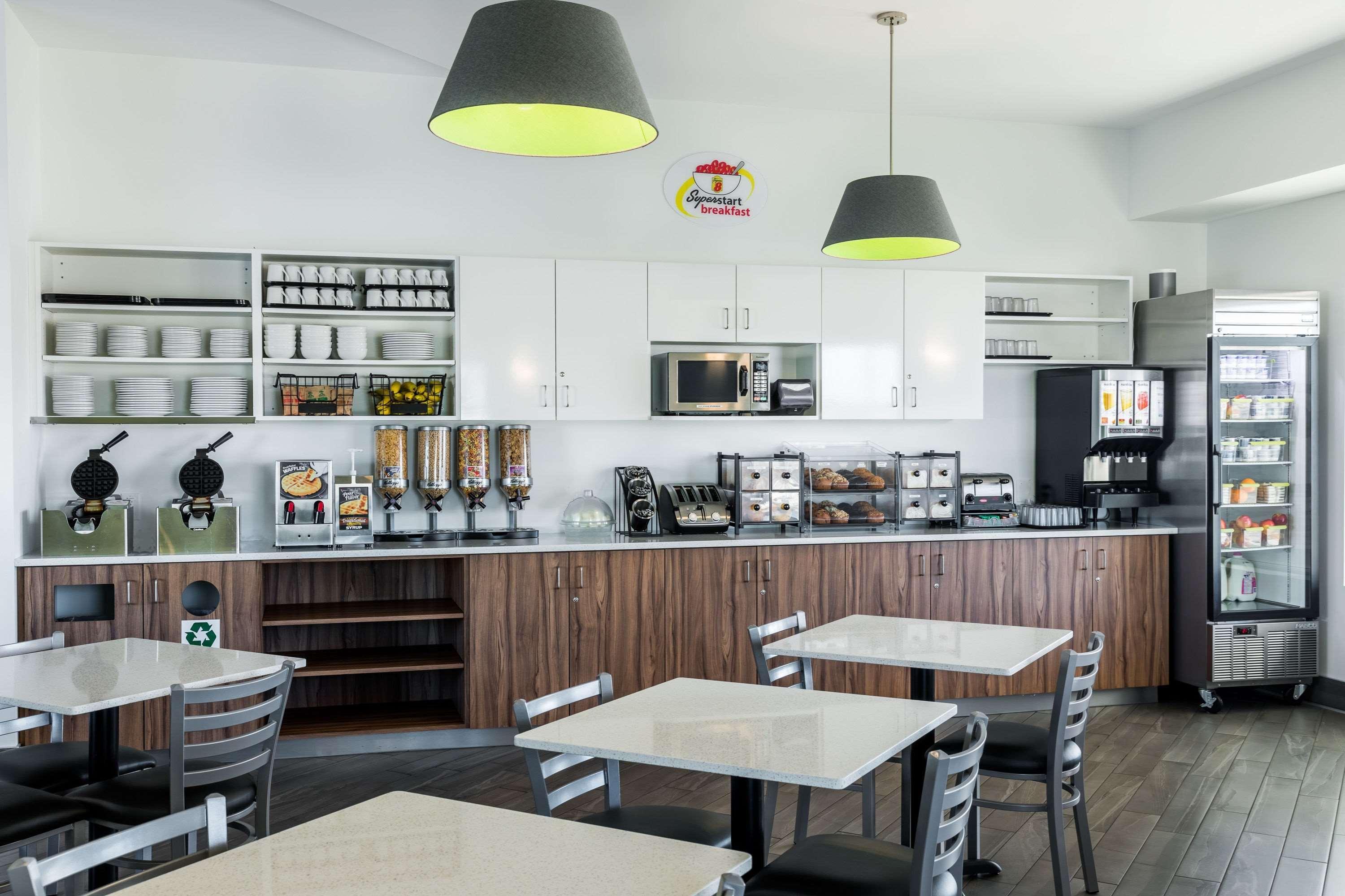 Super 8 By Wyndham Winnipeg West Luaran gambar