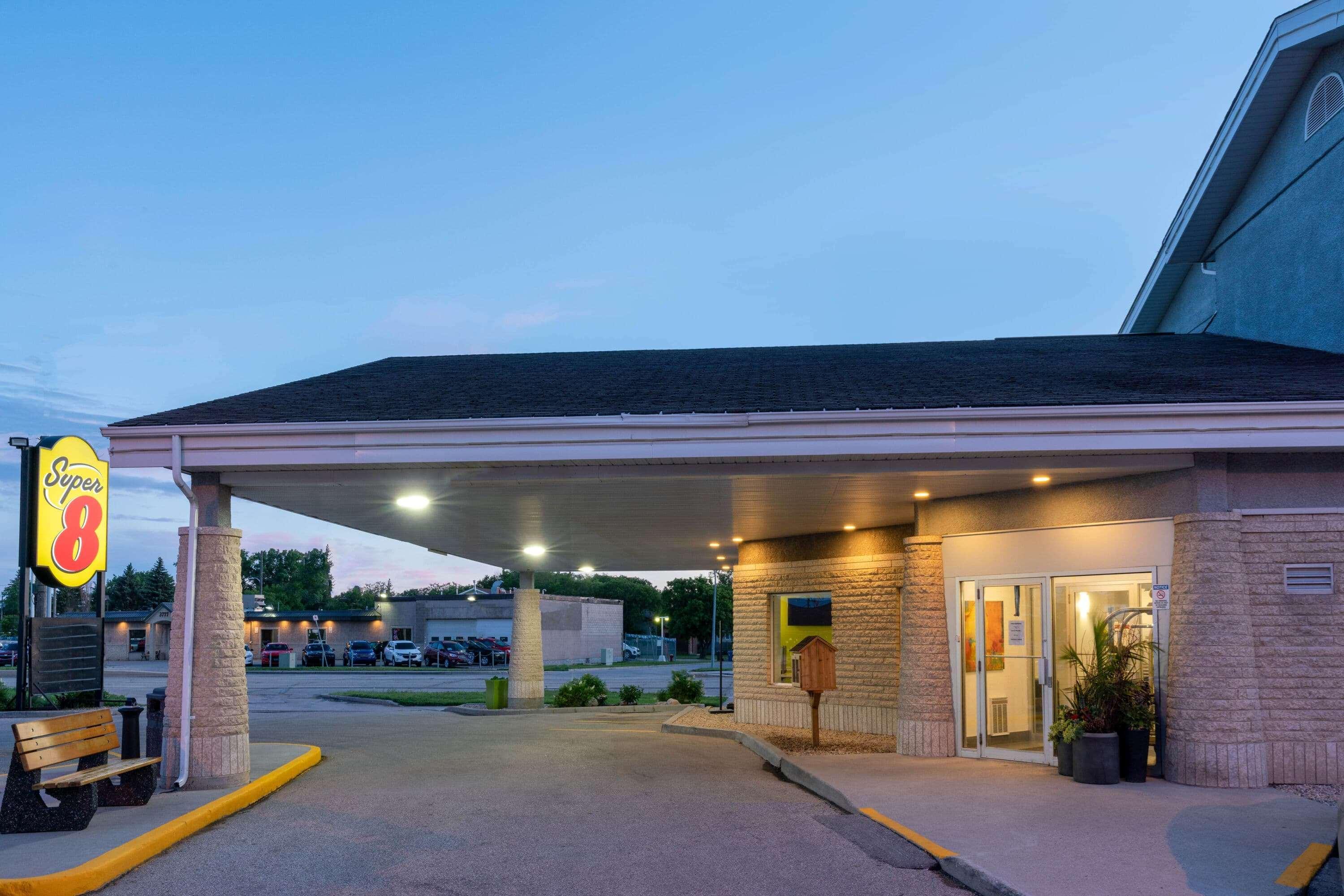 Super 8 By Wyndham Winnipeg West Luaran gambar