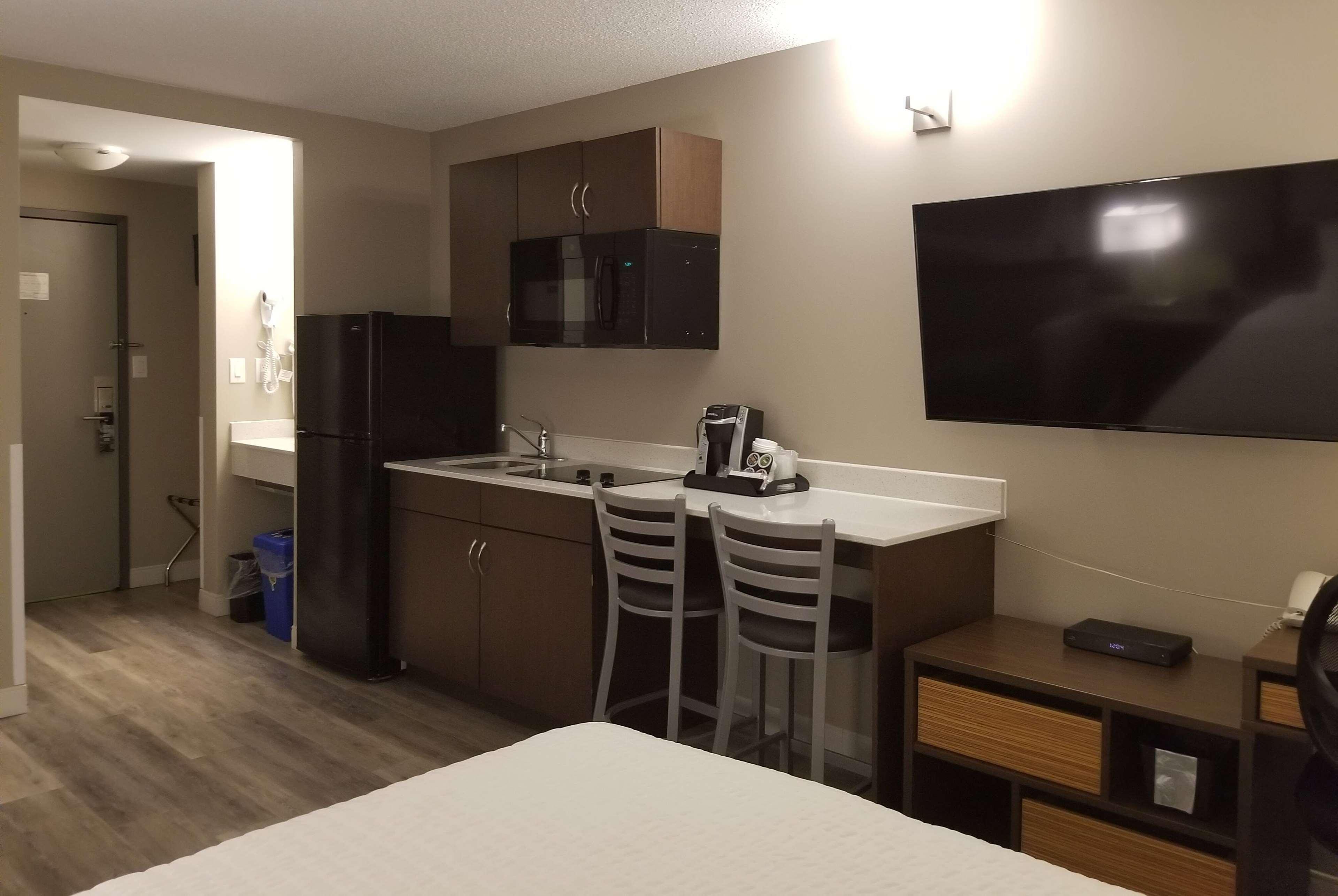 Super 8 By Wyndham Winnipeg West Luaran gambar