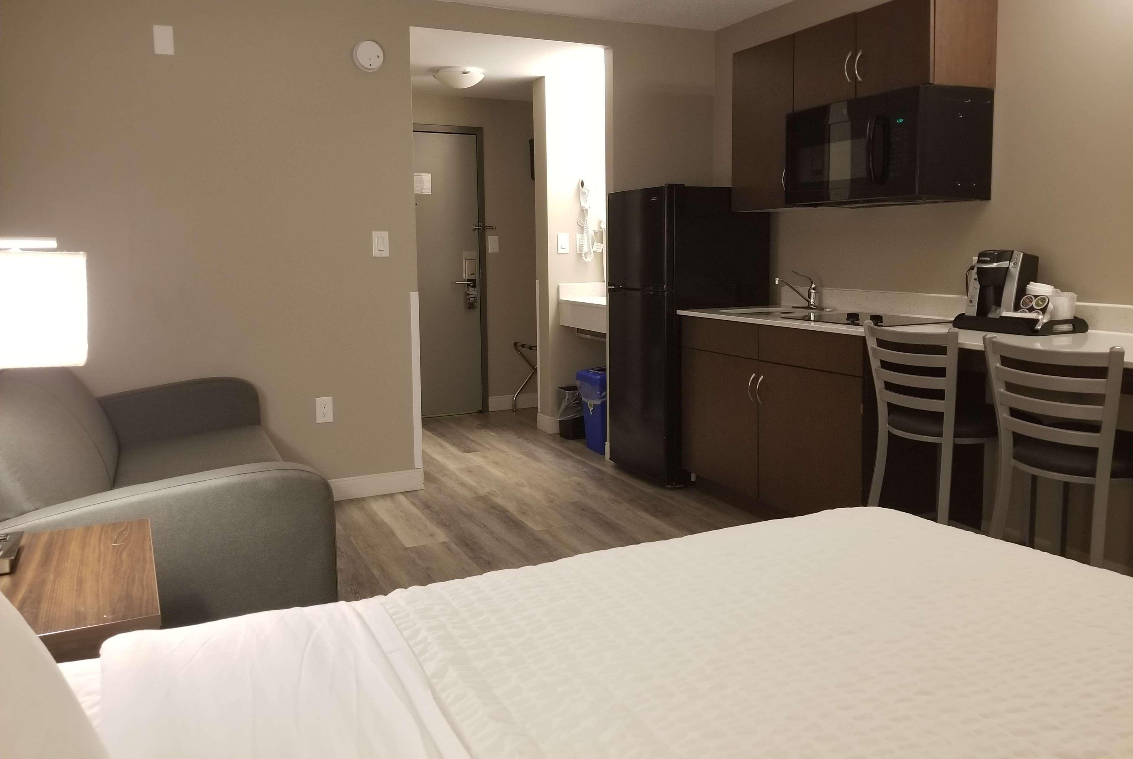 Super 8 By Wyndham Winnipeg West Luaran gambar