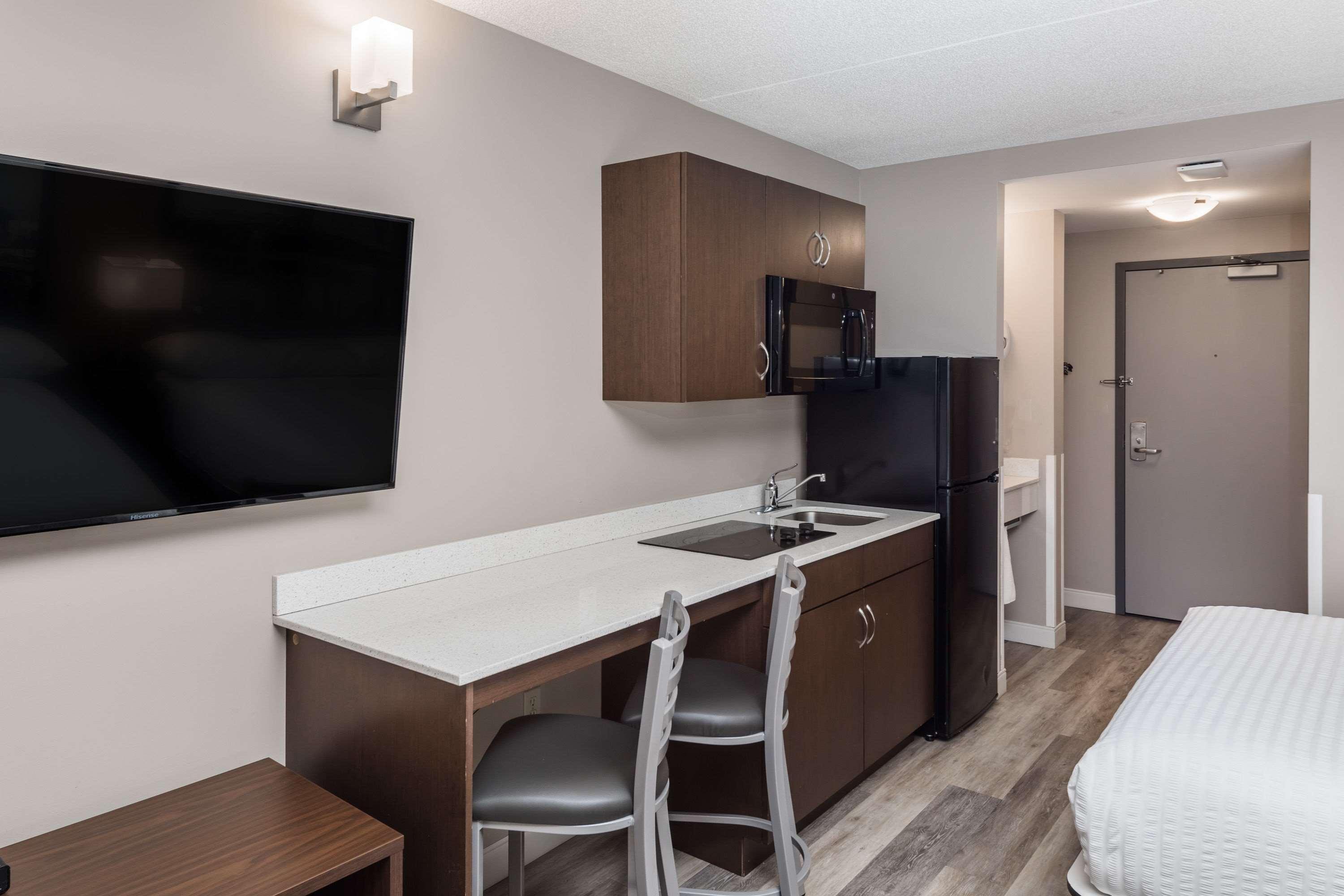 Super 8 By Wyndham Winnipeg West Luaran gambar
