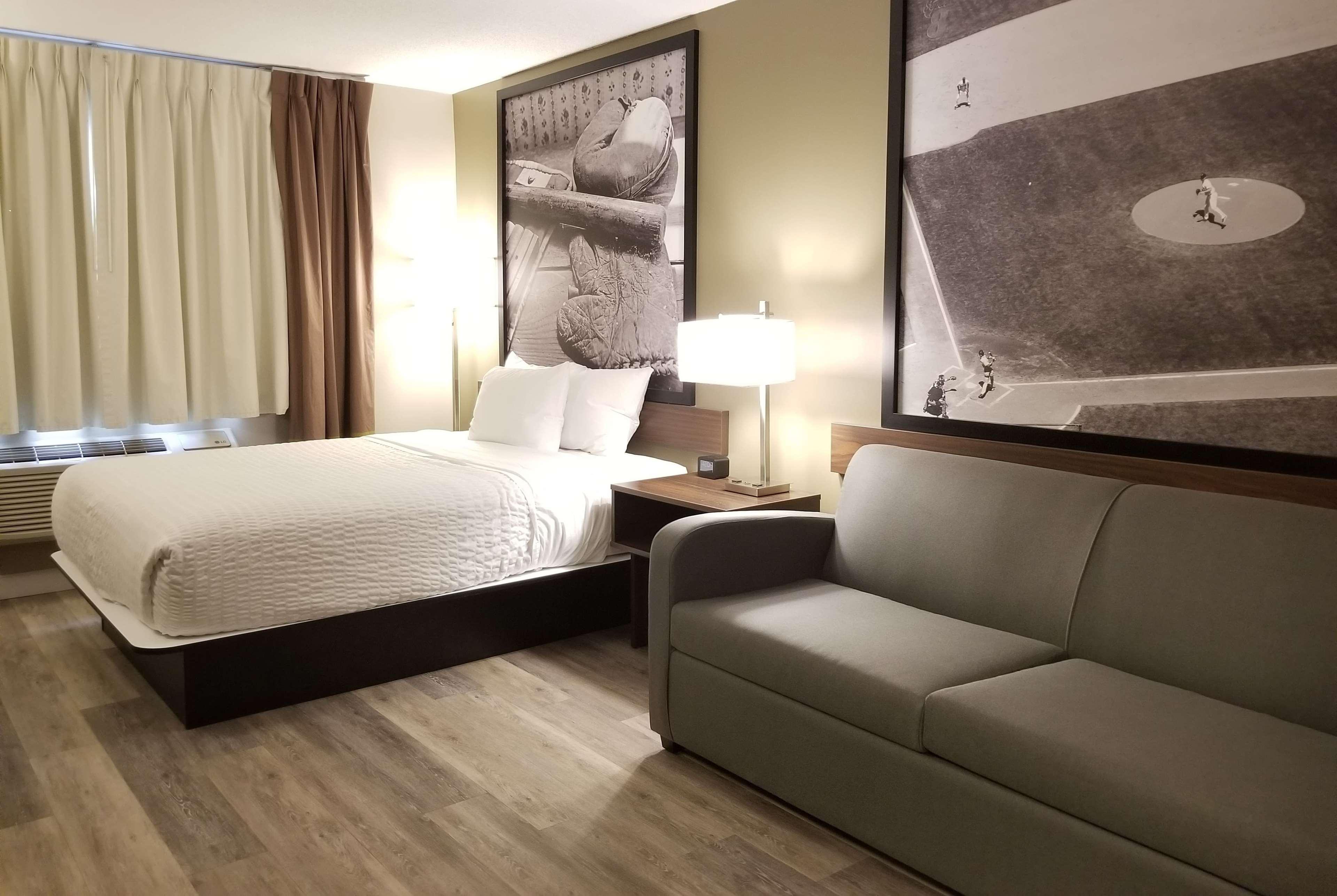 Super 8 By Wyndham Winnipeg West Luaran gambar