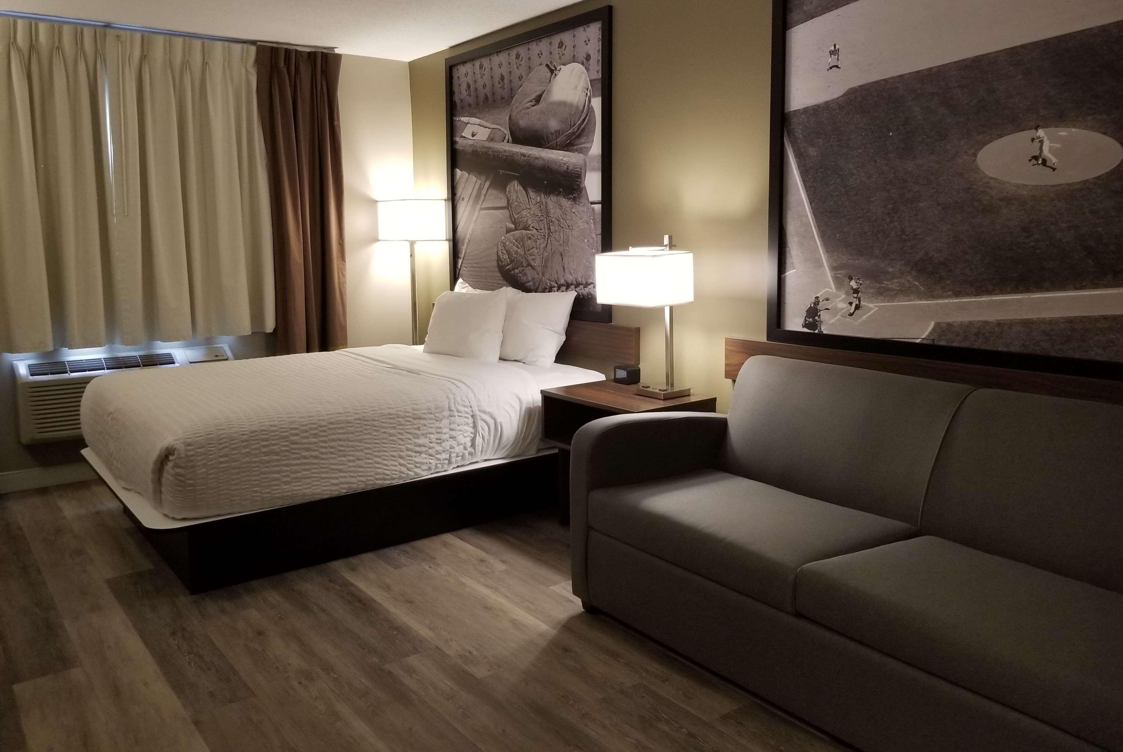 Super 8 By Wyndham Winnipeg West Luaran gambar