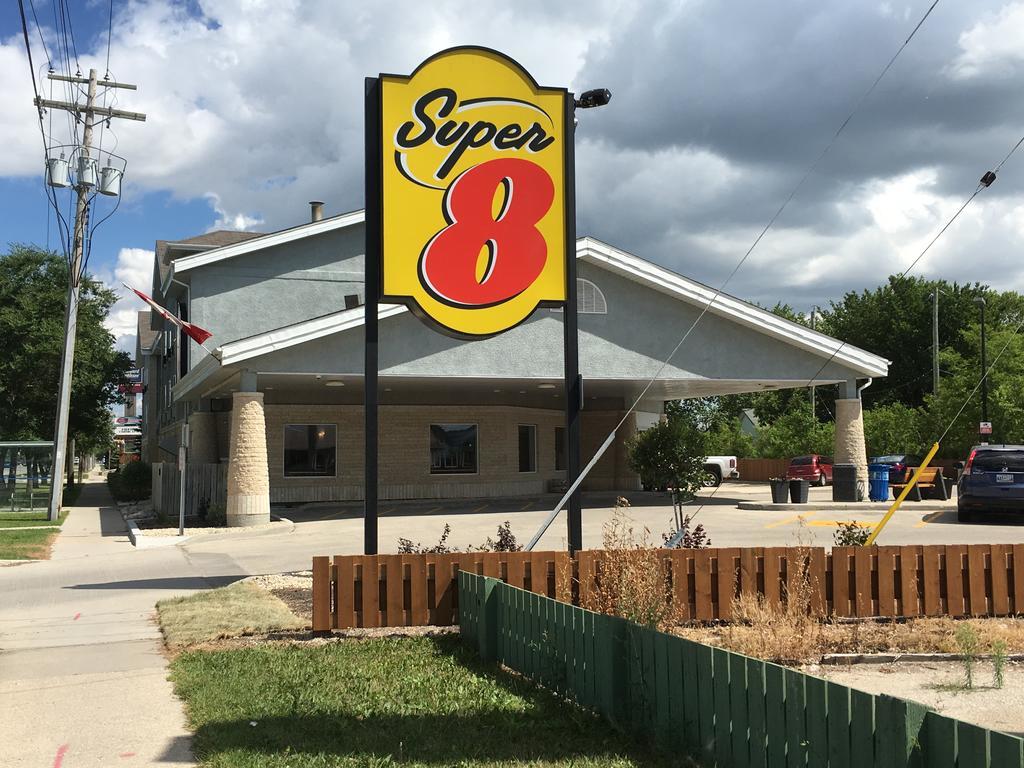 Super 8 By Wyndham Winnipeg West Luaran gambar