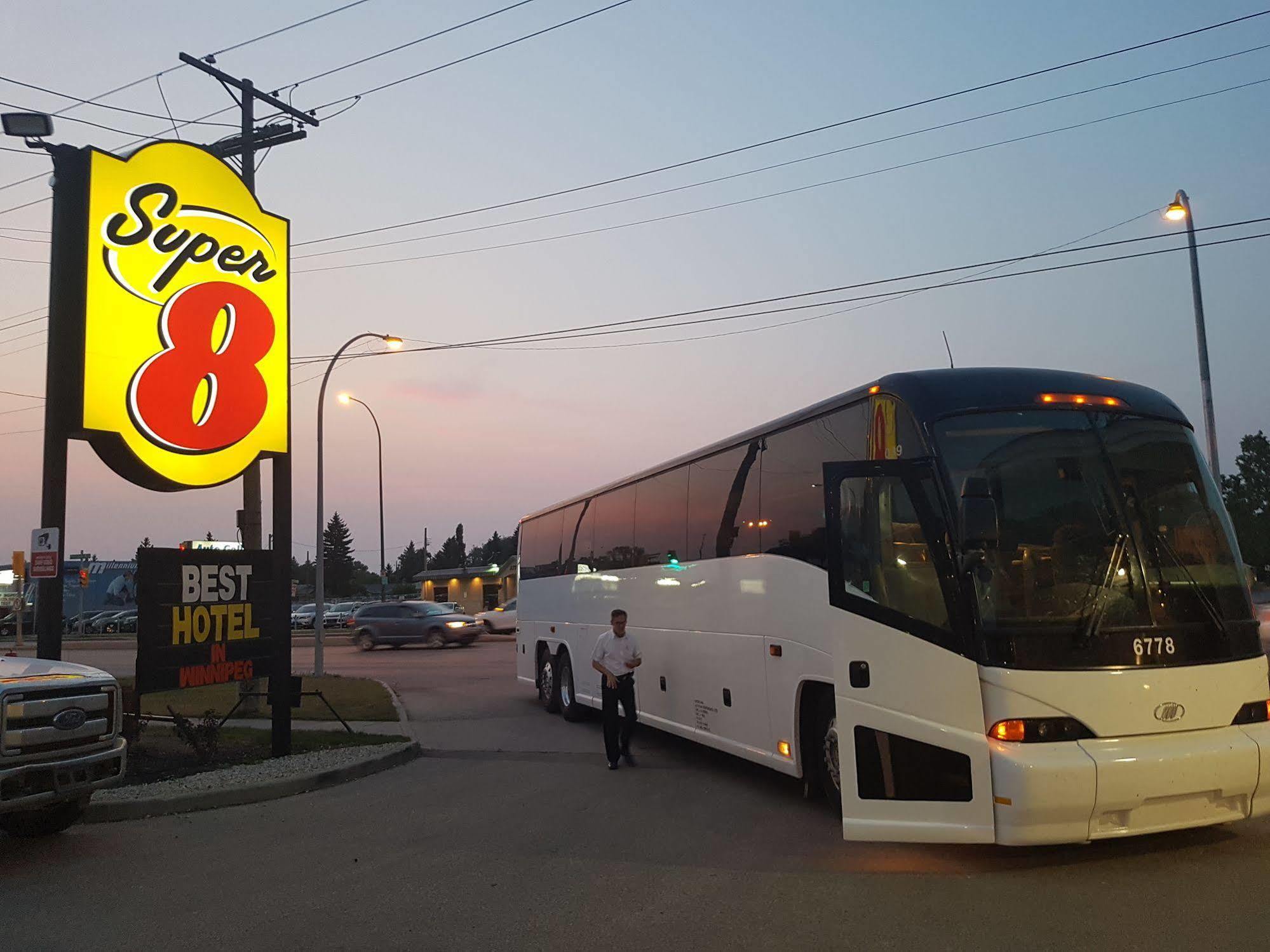 Super 8 By Wyndham Winnipeg West Luaran gambar