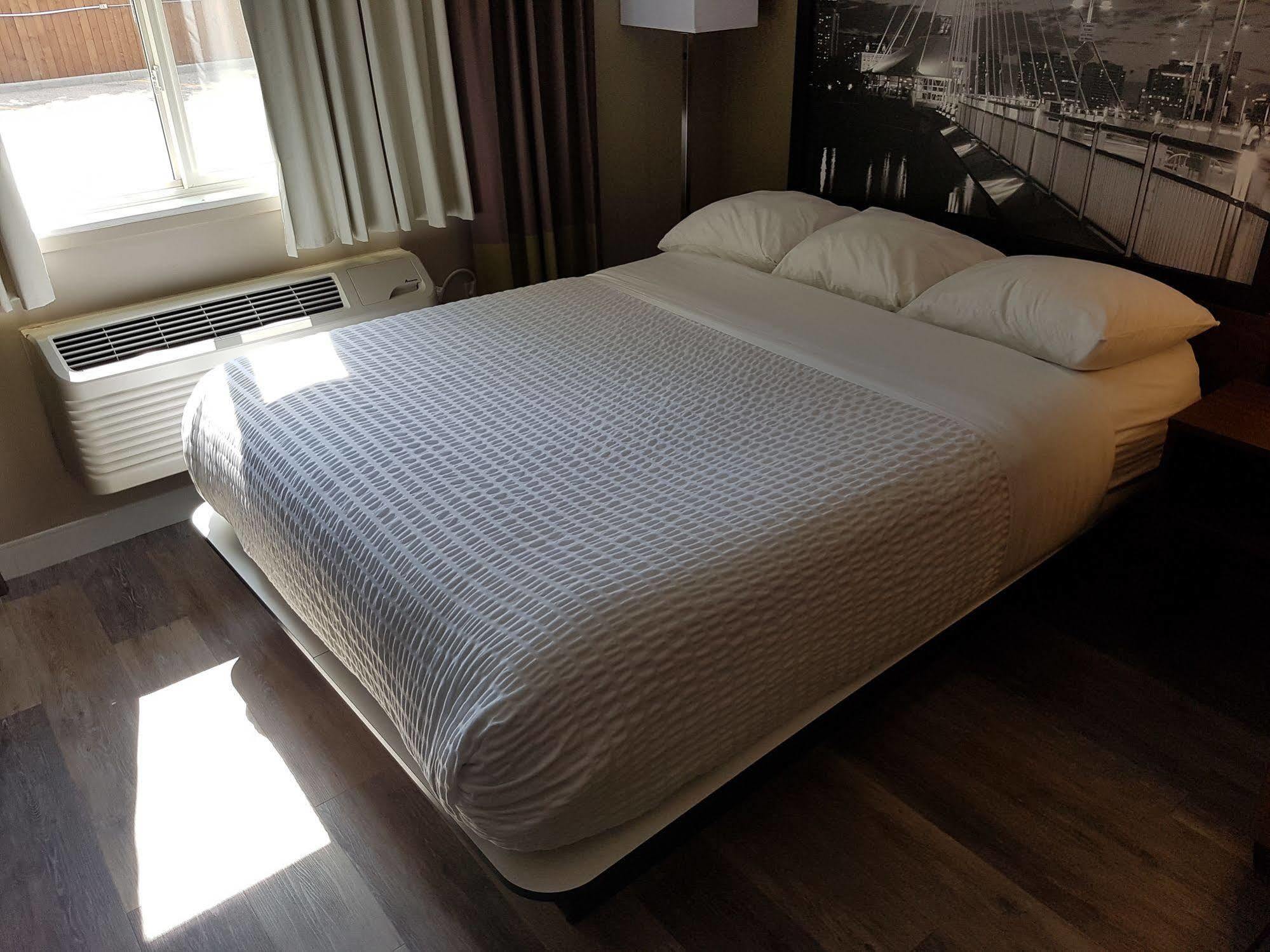 Super 8 By Wyndham Winnipeg West Luaran gambar