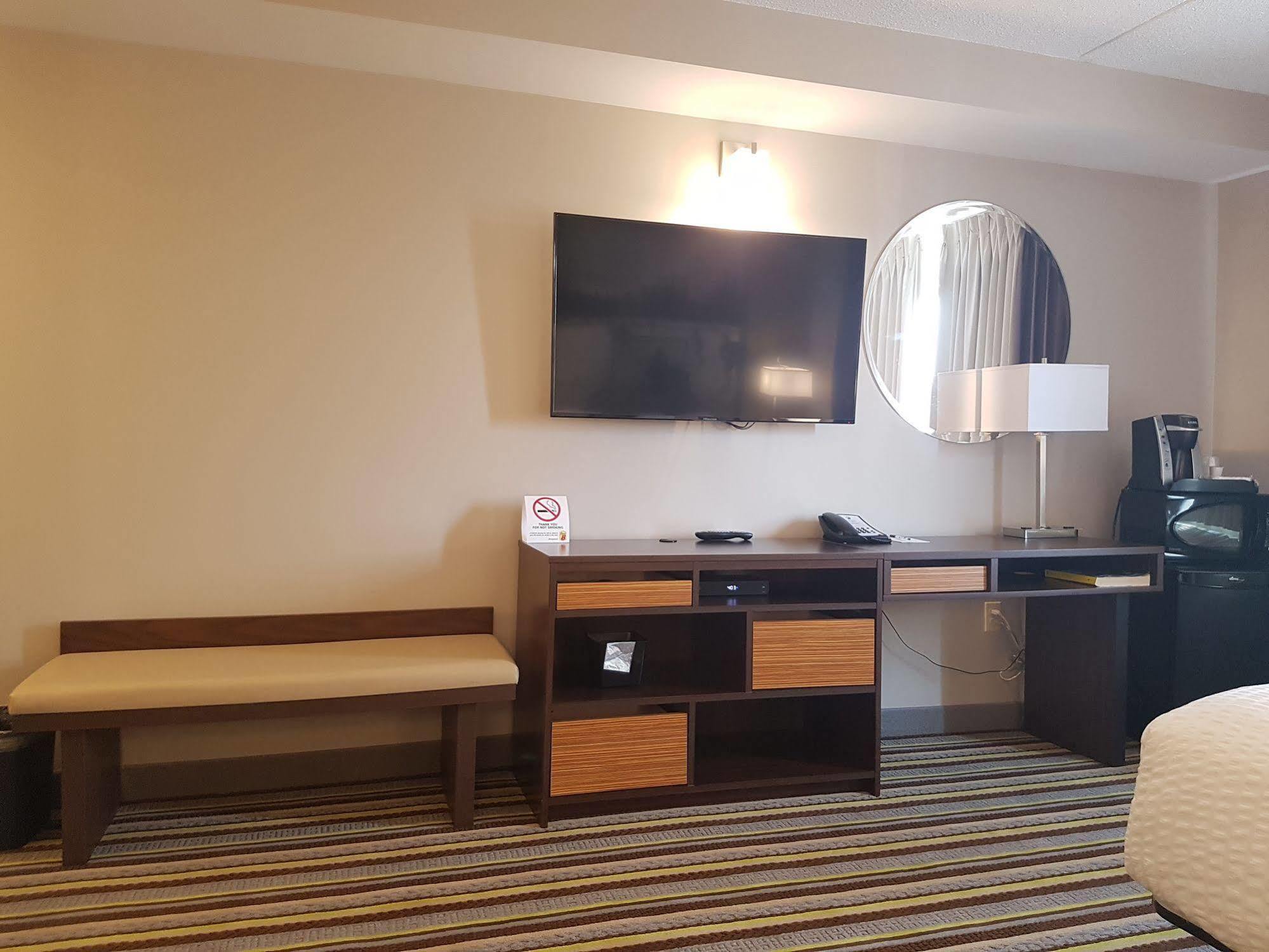 Super 8 By Wyndham Winnipeg West Luaran gambar