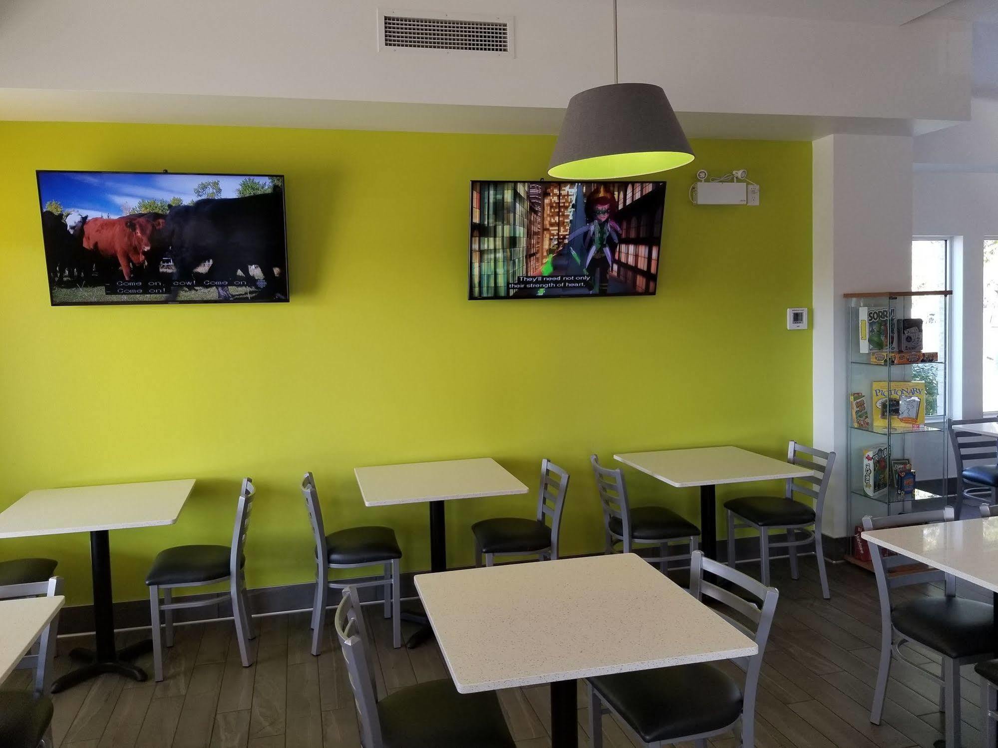 Super 8 By Wyndham Winnipeg West Luaran gambar